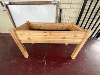 CedarCraft Self Watering Elevated Cedar Planter 22" x 48" x 30"H NEW