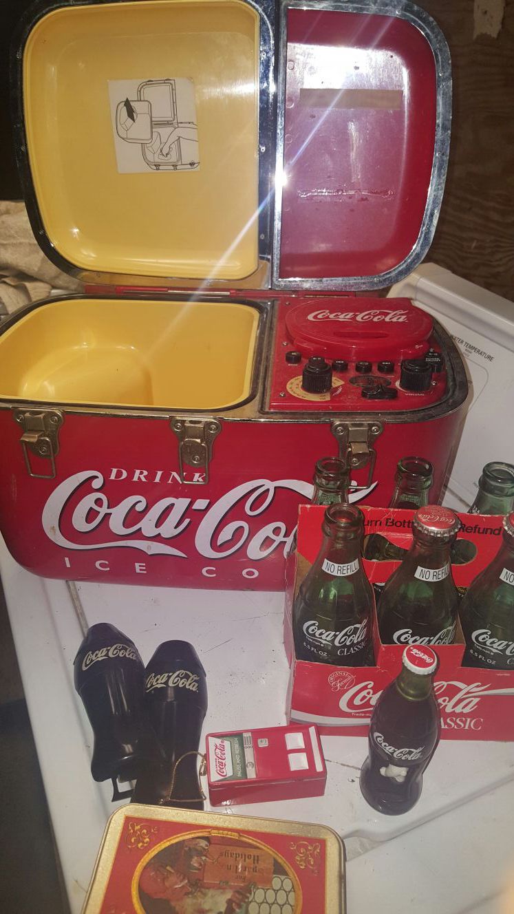 Coca cola cooler radio player