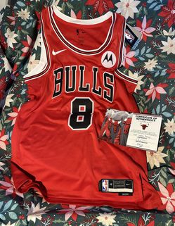Chicago Bulls Zach Levine Autographed Jersey