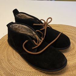 Men’s Uggs, Size 9 Great Condition.