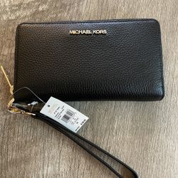 Micheal Kors Wristlet
