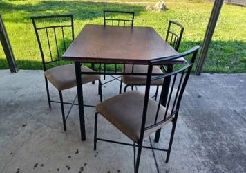 Perfect Size Table And Chairs