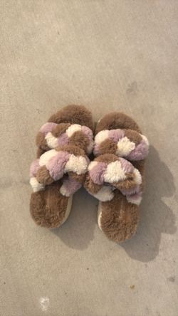 Ugg sandals size 5