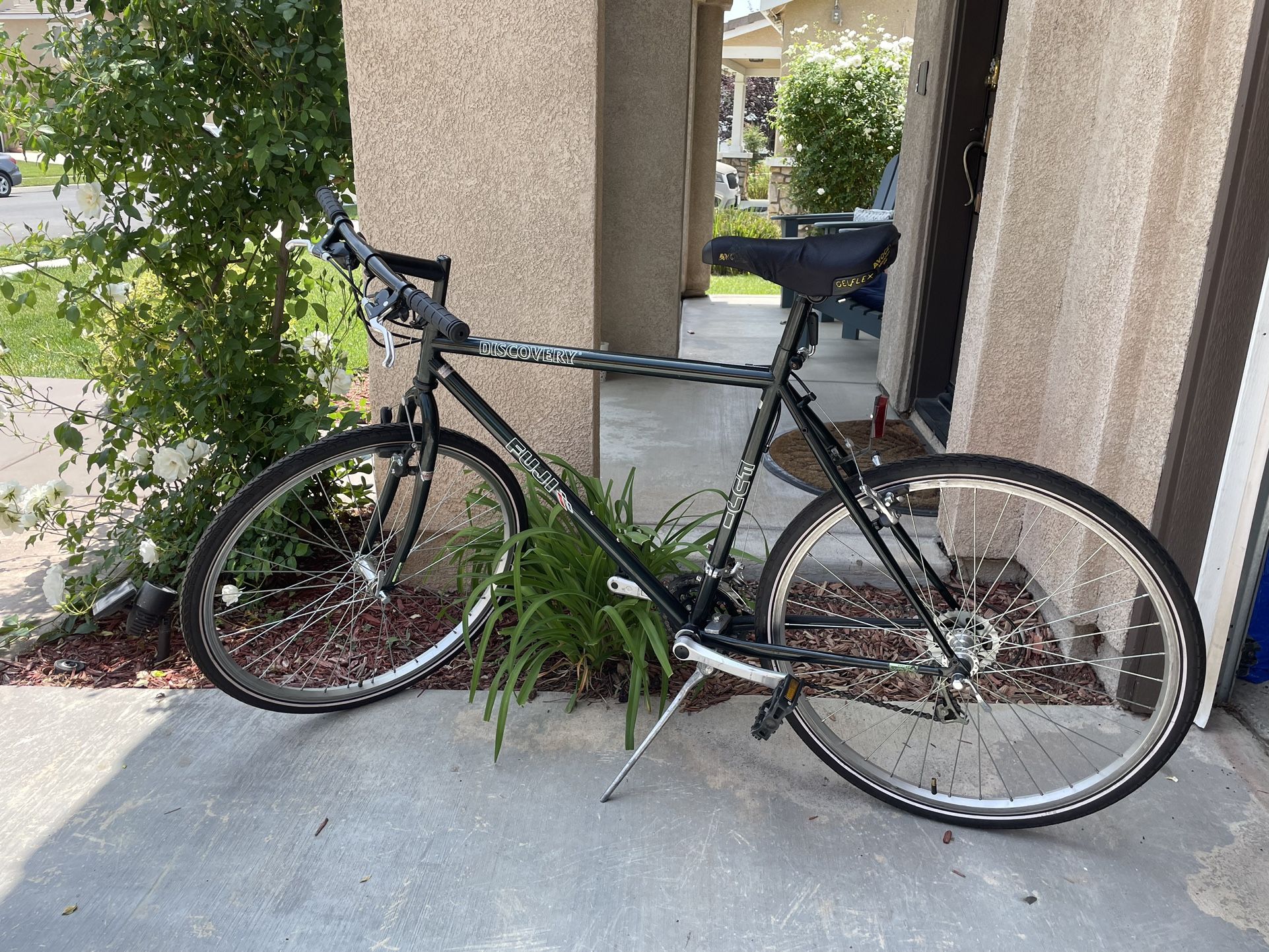 Vintage 90's Metallic Forest Green Fuji Discovery Mountain bike