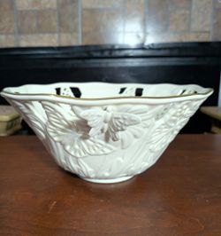 10" Lenox Butterflies & Lace Round Bowl Centerpiece featuring gold trim and detailed relief butterfly accents