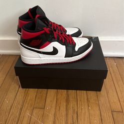 Air Jordan 1 Mid