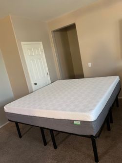 KING MEMORY FOAM MATTRESS AND FREE BOX SPRINGS