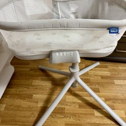 Halo BassiNest Soothing Swivel Sleeper 3.0