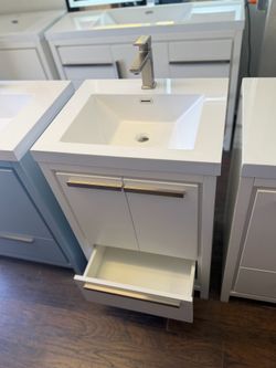 Vanity 24 inch wide
