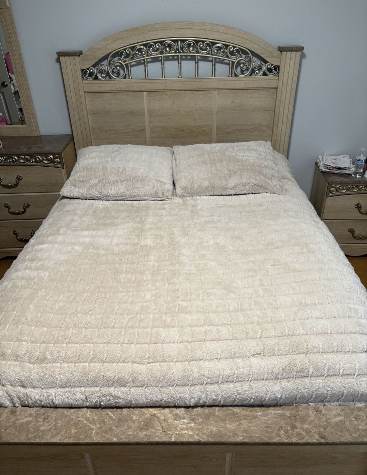 Queen Bedroom Set