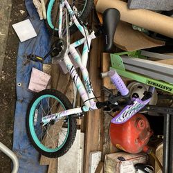Huffy Unleash 18” Girls Bike