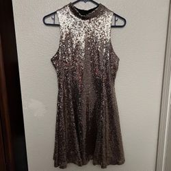 The Edit by Seventeen Size 7 Gold Juniors' Sequined Open-Back Dress