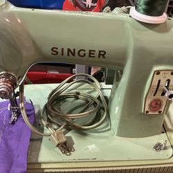 Singer 185J Vintage. Works.