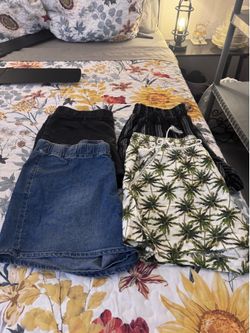 8 Pair of Jeans, 3 Pair of Capris & 5 Jeans Pair of Shorts - total of 15 pairs - Size 16
