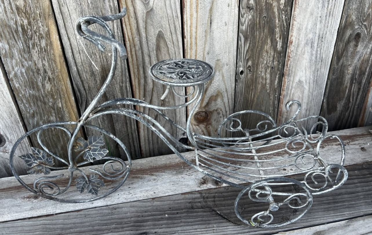Vintage Metal Wire Garden Decor Tricycle