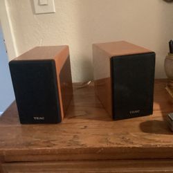 Bookshelf Speakers 
