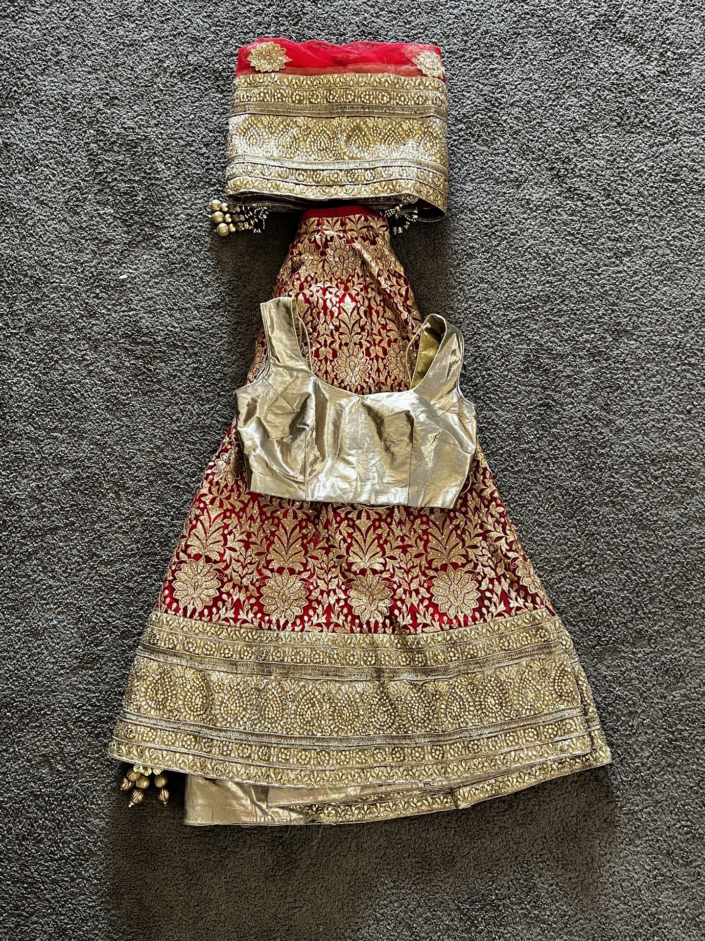 Lehenga Choli with Dupatta. ๐บ