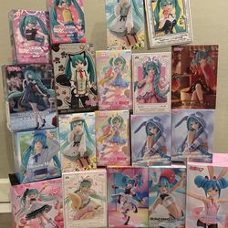 16 (19) Hatsune Miku Figure(s)