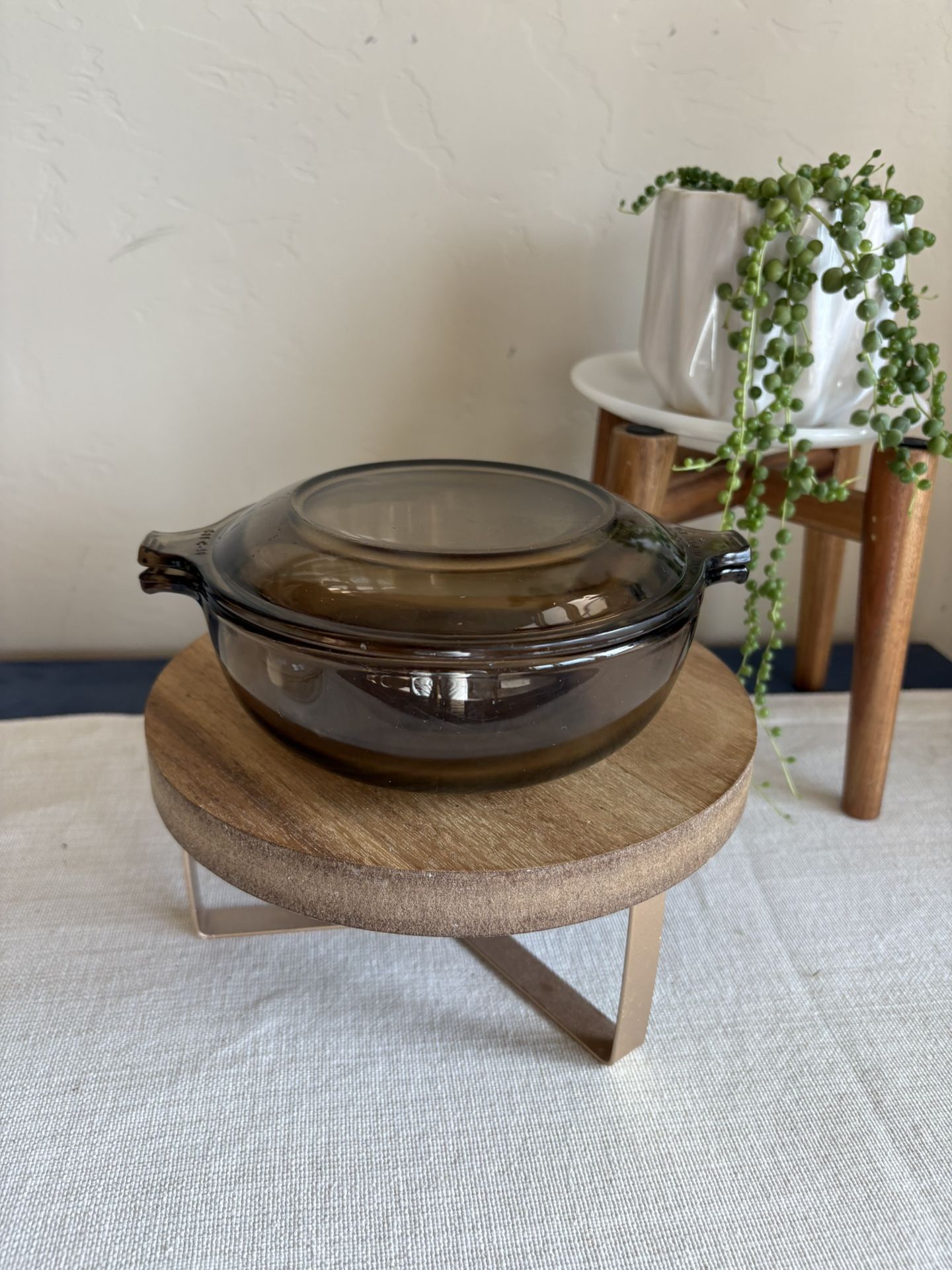 Vintage small Pyrex 019 600 ml amber brown glass bowl casserole dish with a lid from the 1970’s.