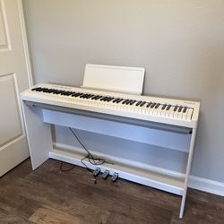 White Roland Piano NO BENCH