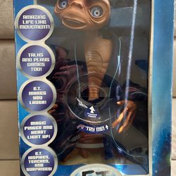 EXCLUSIVE TOYS R US E.T. INTERACTIVE REAL FRIEND 