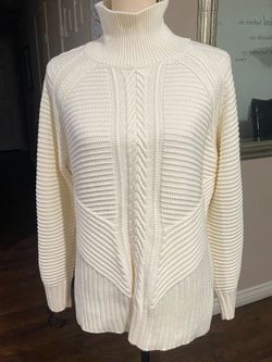 Women’s Elegant cream turtleneck sweater
