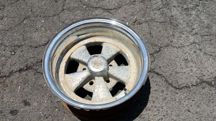 One 14x7 Cragar SS Wheel And cap With deep front lip 5 On 4.75 Lug pattern fits Chevy And GM Cars