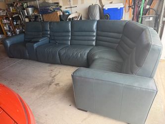 Reclining sectional sofa