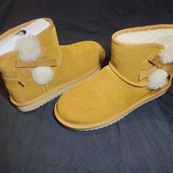 Koolaburra Booties by Ugg - Brand New in box!