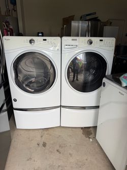 Washer and dryer electric whirlpool everything works
