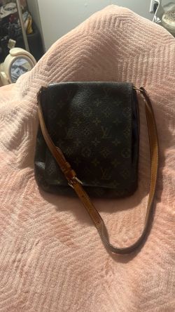 Authentic Louis Vuitton musette shoulder bag