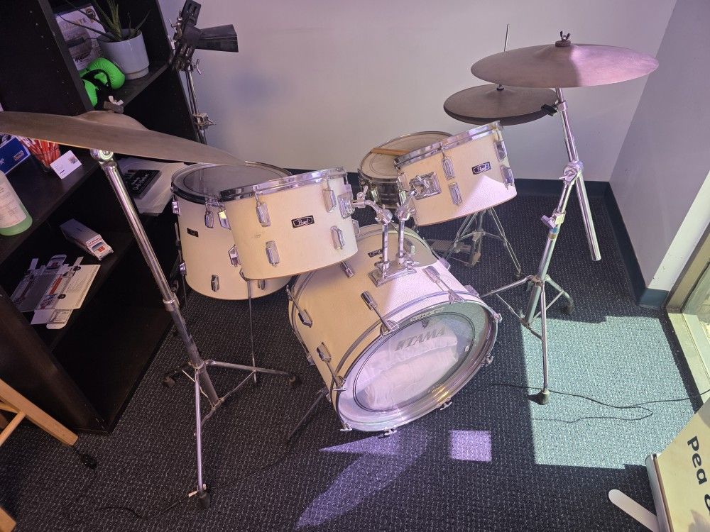 Pearl Drum Set White