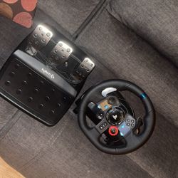 Sim Racing Wheel With Pedals 