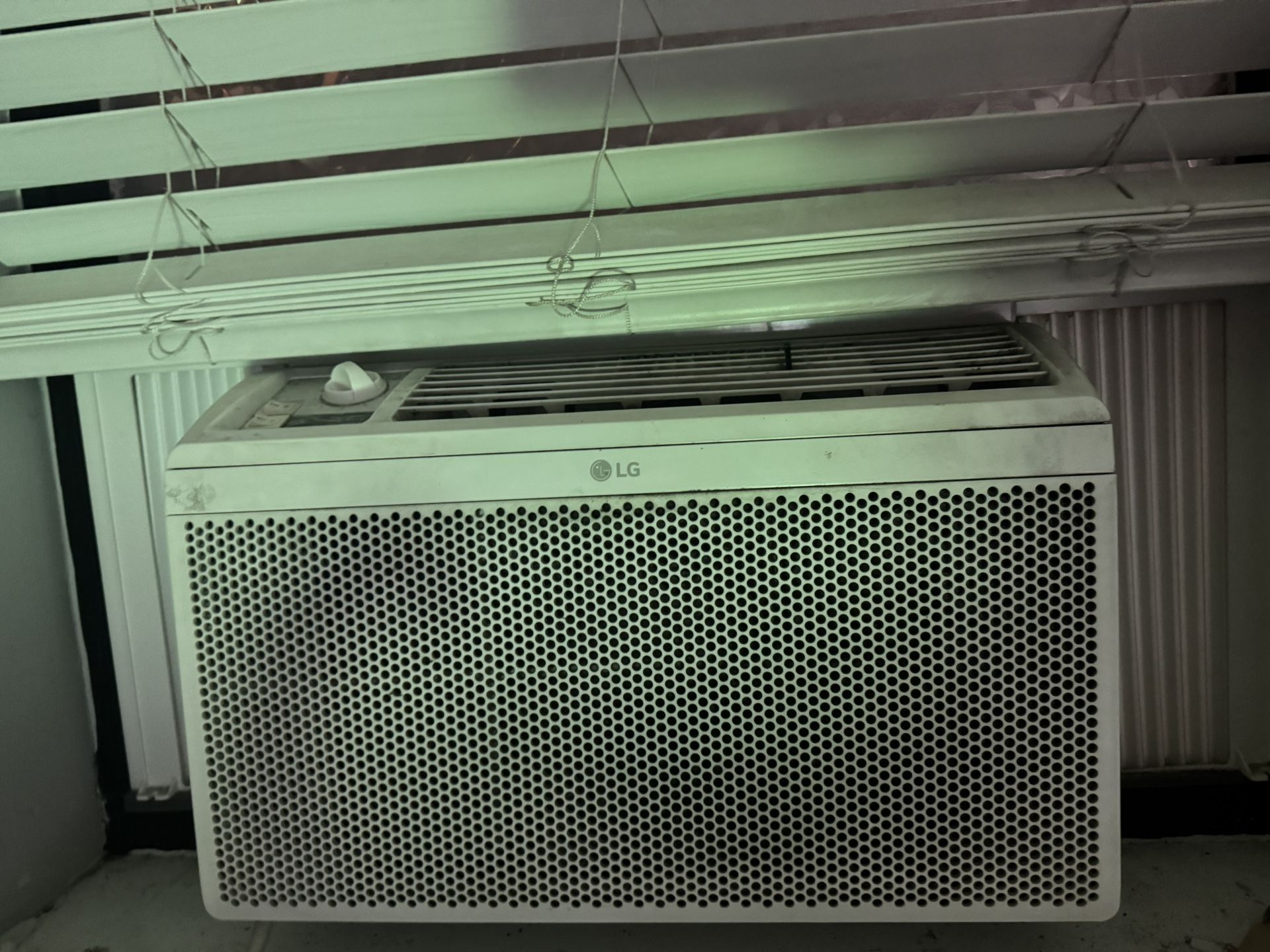 LG Window AC โ 5,000 BTU โ Works Great! $20 OBO