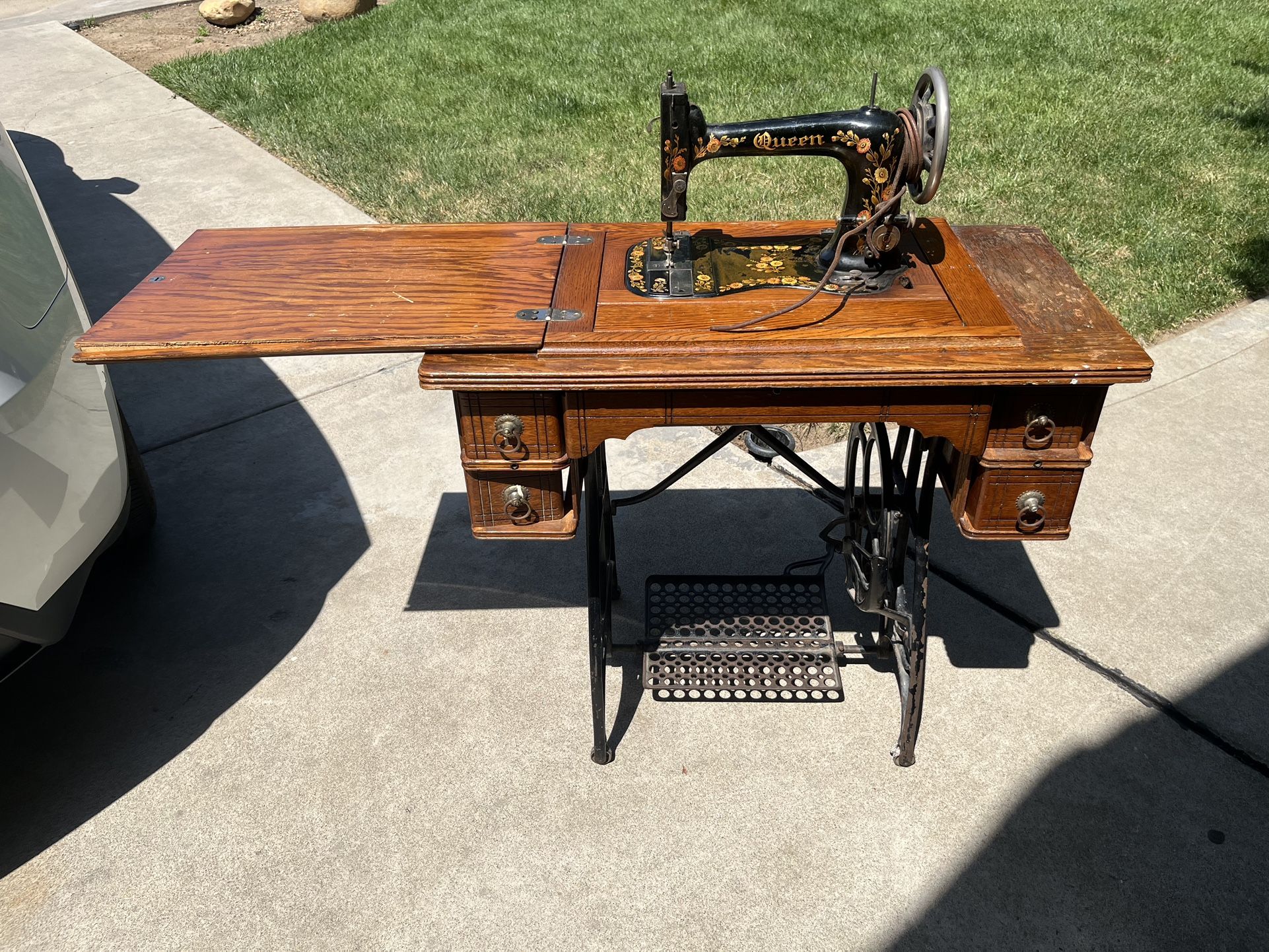 Free Queen Sewing Machine