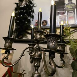 🕯️ Vintage Gothic 5-Arm Candelabra – Ornate Metal 🕯️