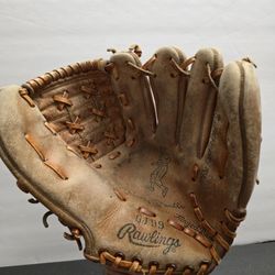Vintage 1960s Rawlings Mickey Mantle Baseball Glove