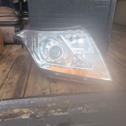 Left headlight assembly for a 2010-2016 Cadillac SRX,