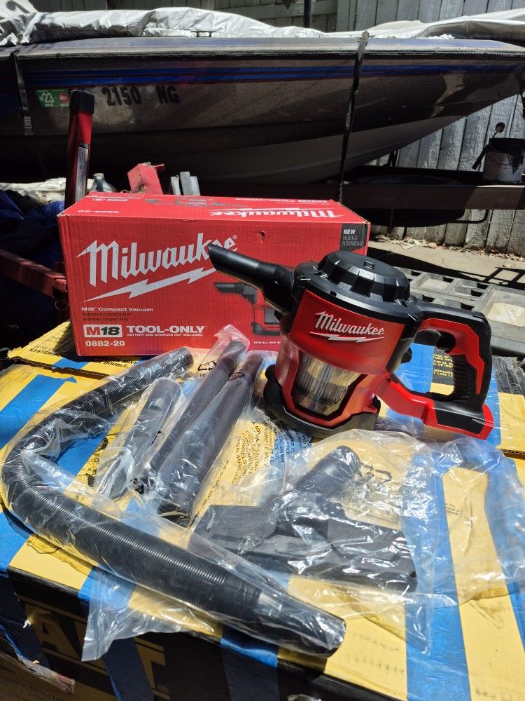 Milwaukee Bagless M18 18-Volt Lithium-Ion Cordless HEPA Compact Handheld Vacuum (Tool-Only)