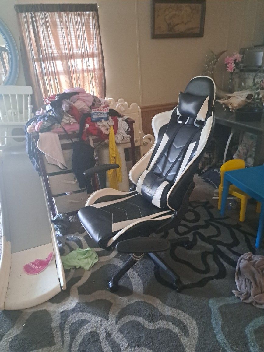 GAME CHAIR NEED IT GONE TODAY 