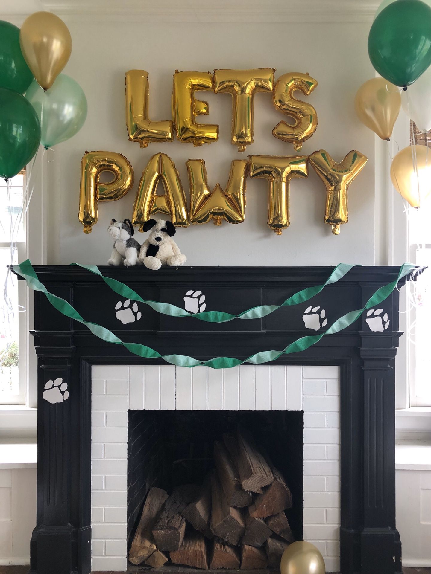 “LETS PAWTY” party balloons