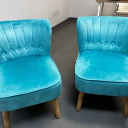“Juego de 2 Sillas Acento Color Turquesa – Muy Buen Estado”