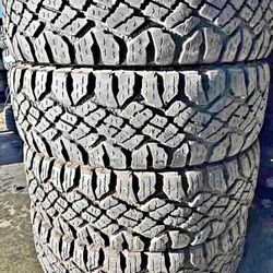275/70/18 Goodyear Selling a set of 4 tires in excellent condition