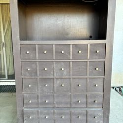 Wooden Dresser. Comoda-Cajonera De Madera