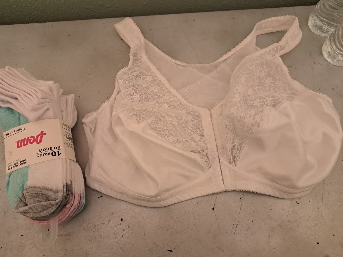 Brand new sbra with socks