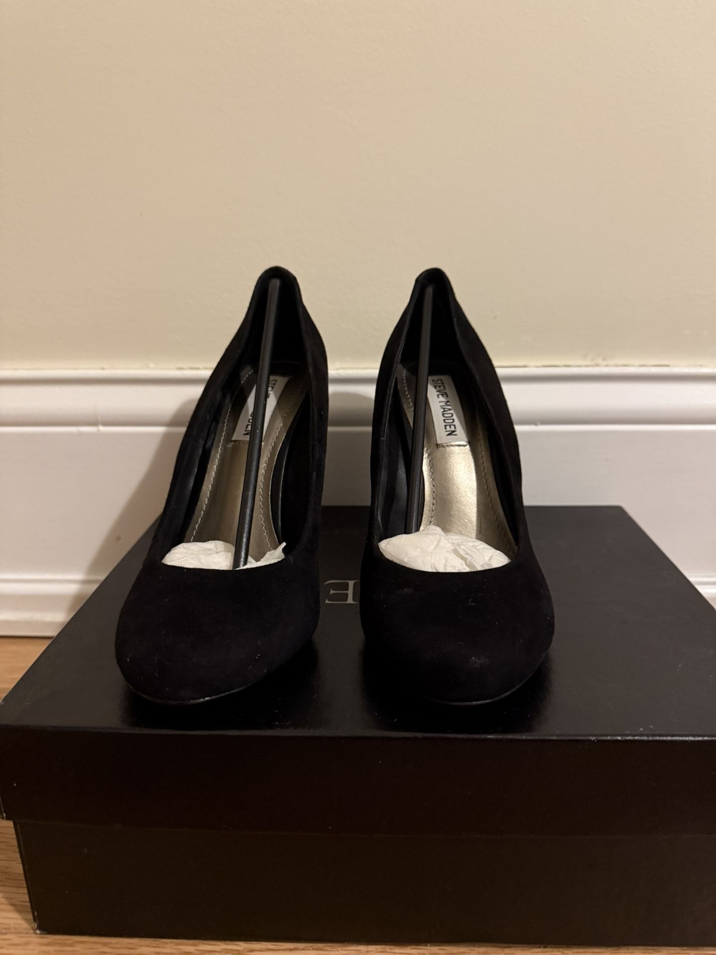 Steve Madden Black Suede Heel “beestow”