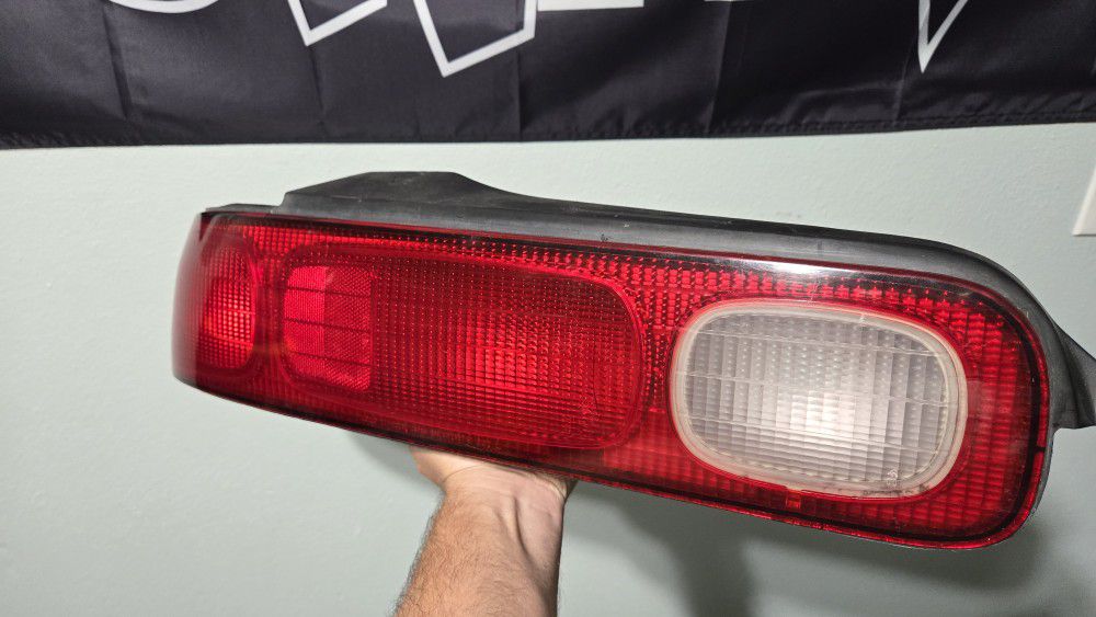 94-01 Acura Integra Tail Lights (98-01 All Red)