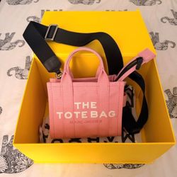 SELLING THE TOTE BAG BRANDNEW WITH PROOVE OF PURCHASE CASH AND PICK UP ONLY DONT WASTE MY TIME