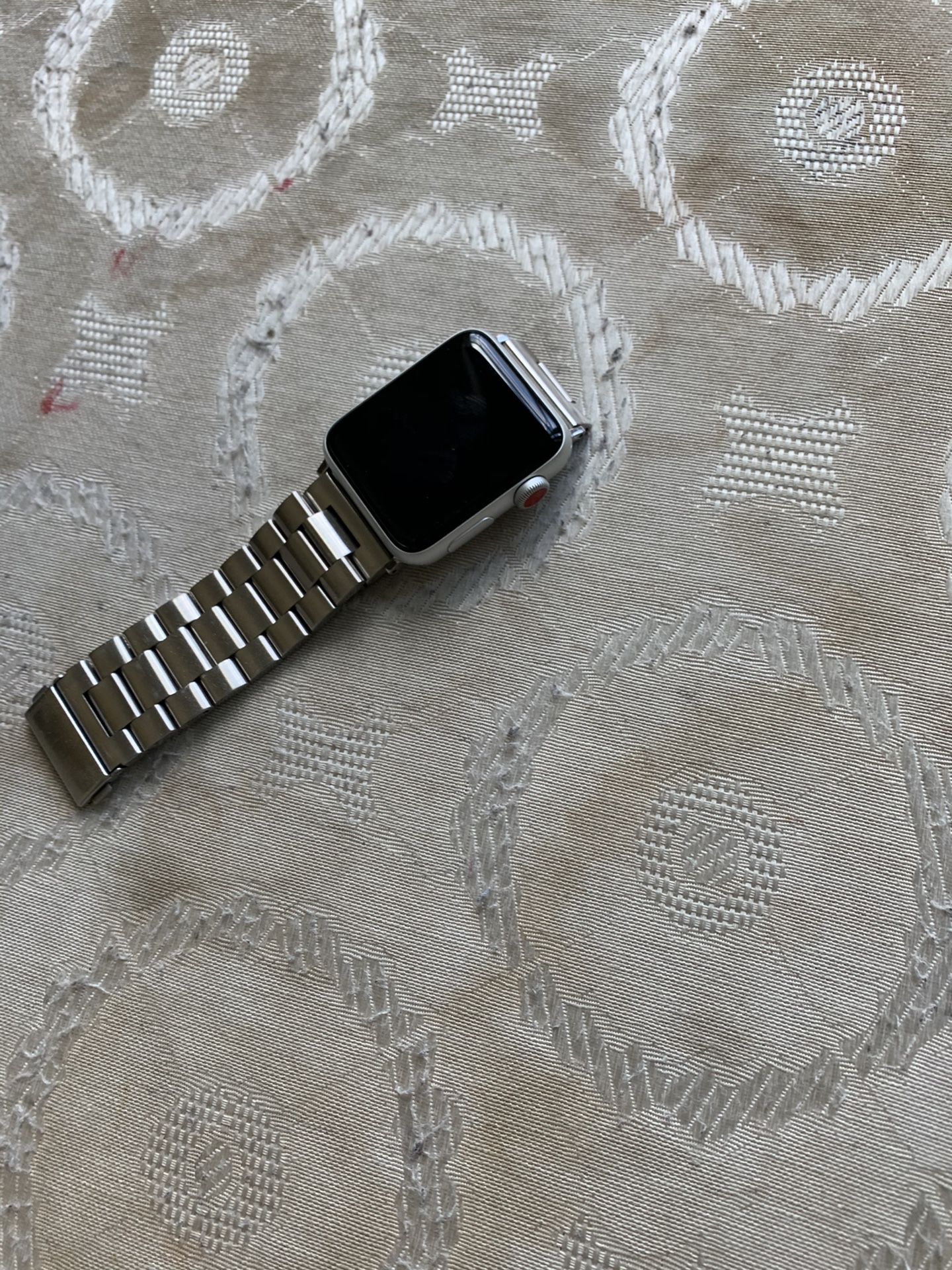 Excellent Apple Watch cellular model