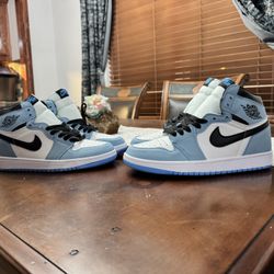 🔥 Air Jordan 1 Retro High OG “University Blue” – 2 Pairs Available 🔥